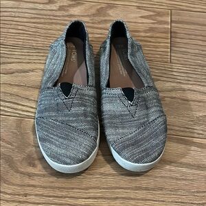 Toms Black and White Avalon Flats 6.5